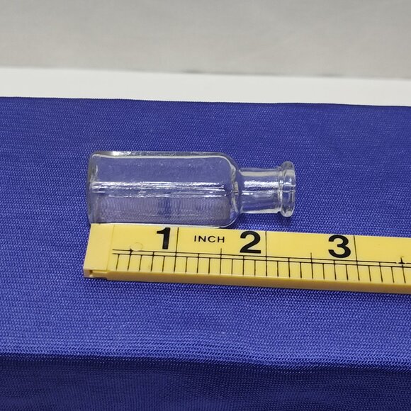 Apothecary Medicine Bottle Wm R Warner & Co Trade Mark Bottom Circa 1910 Antique - Picture 7 of 7